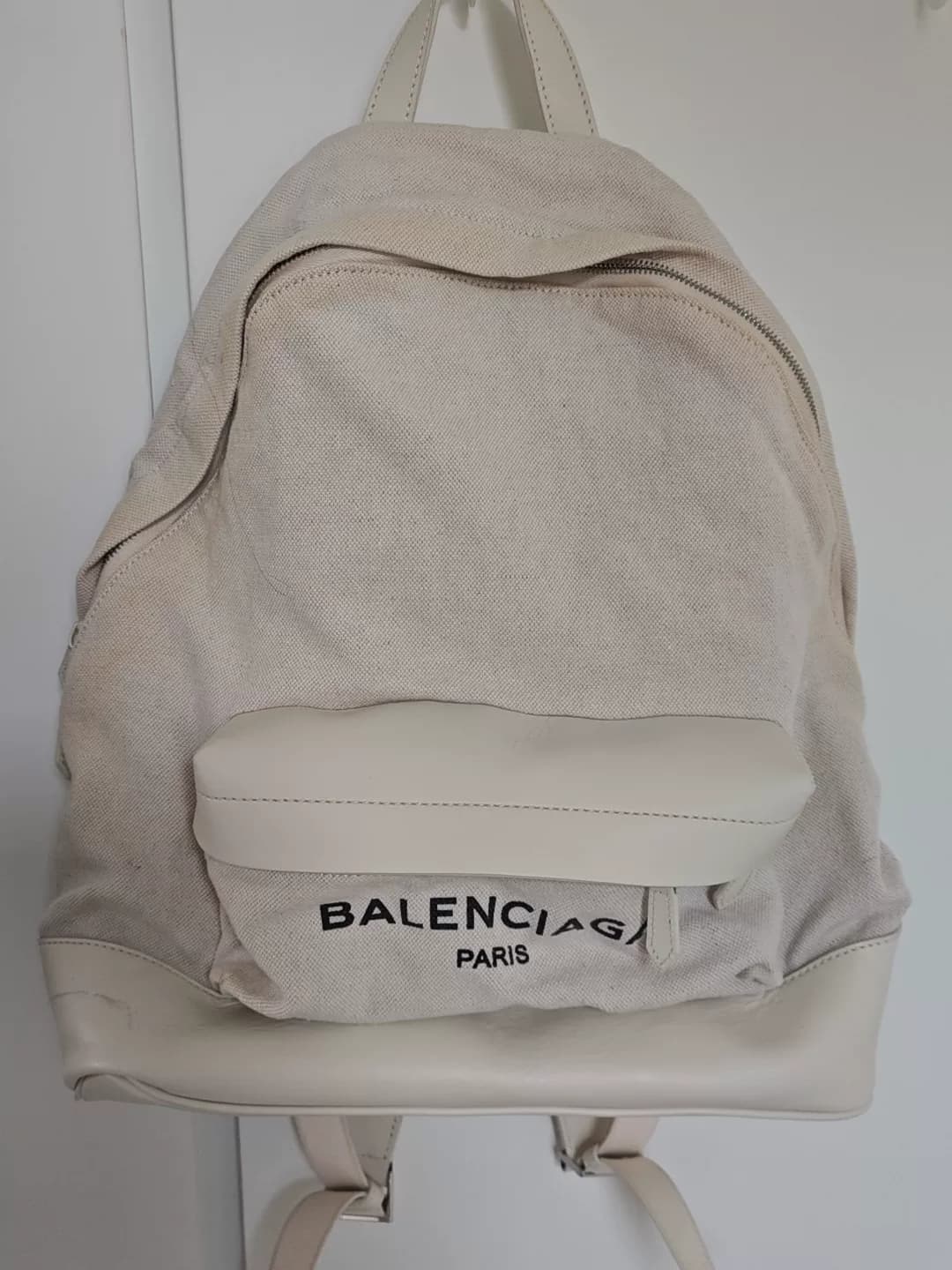 Рюкзак Balenciaga, привезенный из Соединенных Штатов, приоритет отдается самовывозу в Цзинине, что избавляет от лишних хлопот!немного