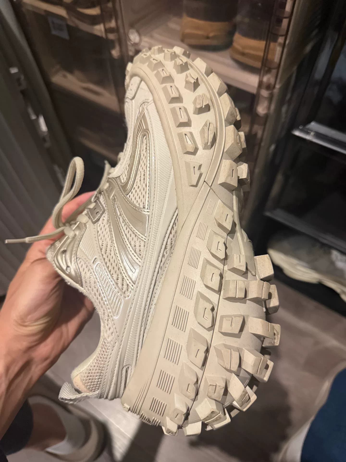 Обувь на шинах Balenciaga!Пройдите через это несколько раз