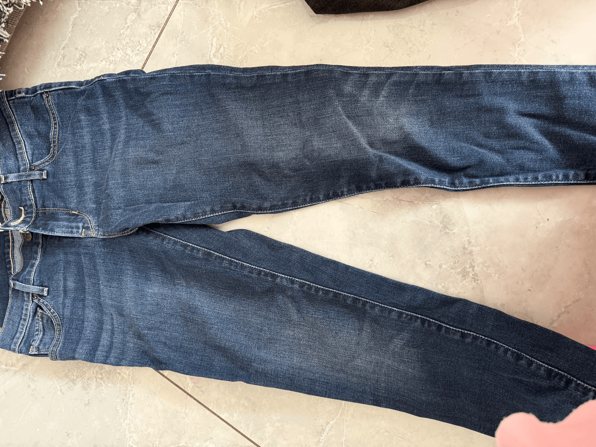 Брюки Levi's совершенно новые, их ни разу не надевали, юбка-зонтик А-силуэта из 100% хлопка и симпатичные нарукавники до половины длины.